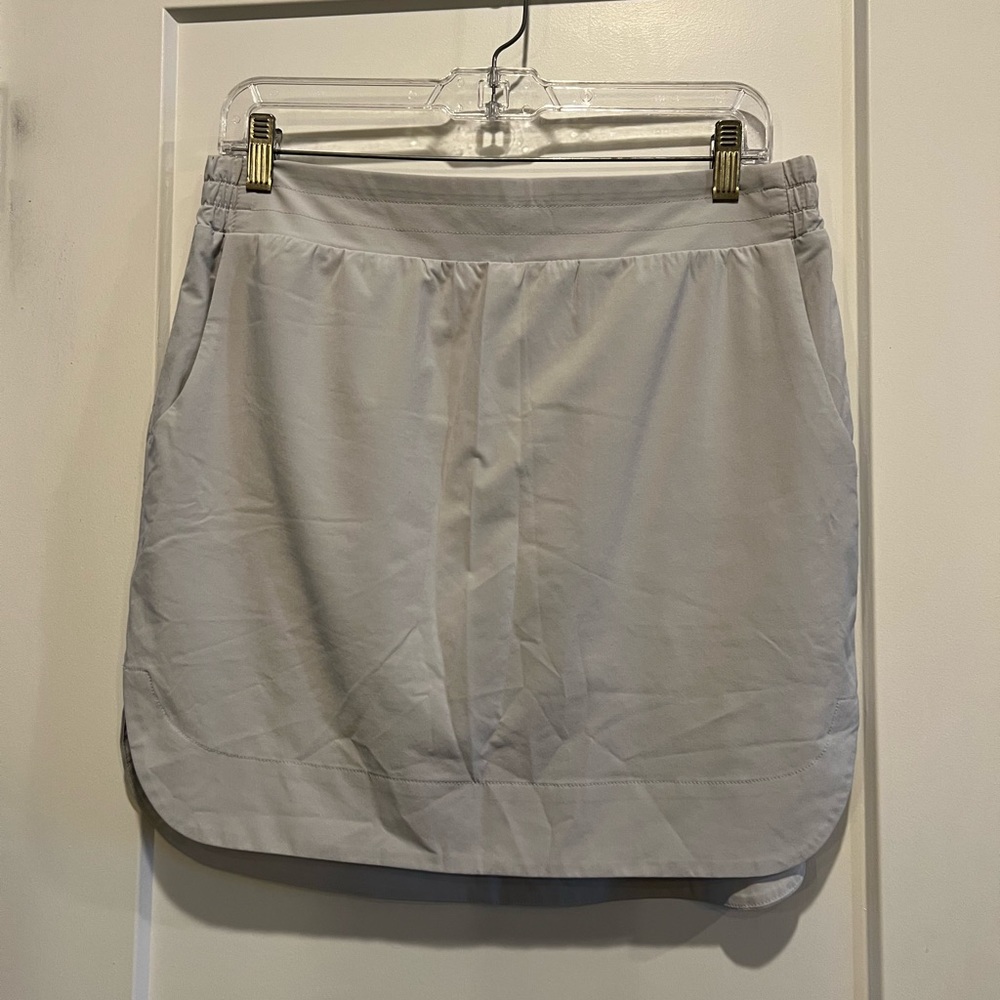 Like new! Perfect for summer! Athleta Size Medium.